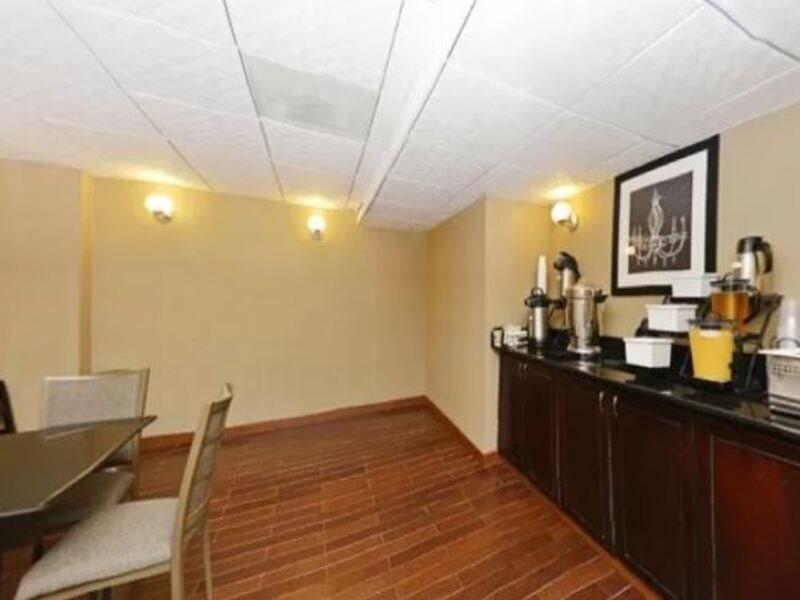 Envy Inner Harbor Hotel 3*