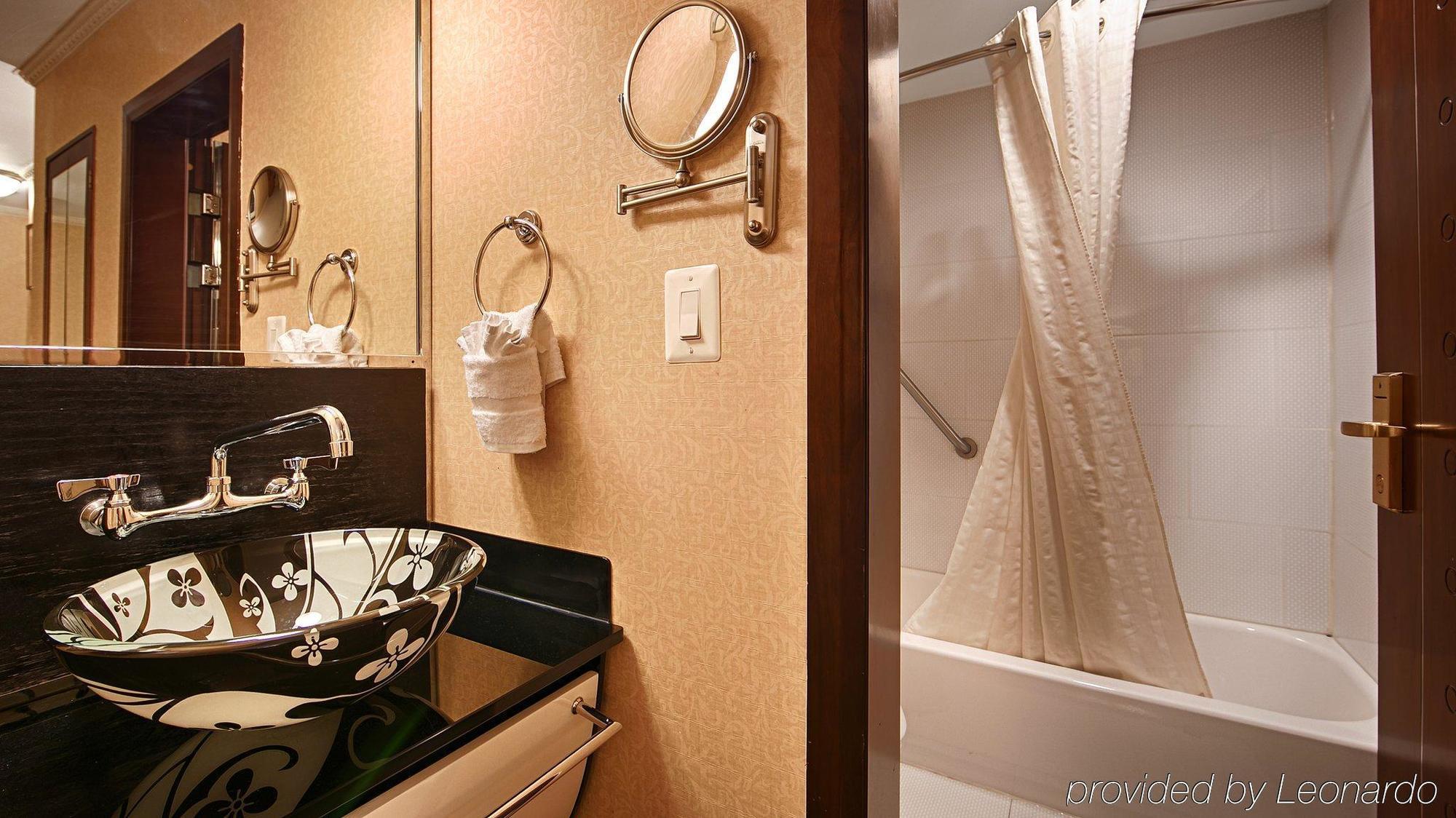 Envy Inner Harbor Hotel 3*