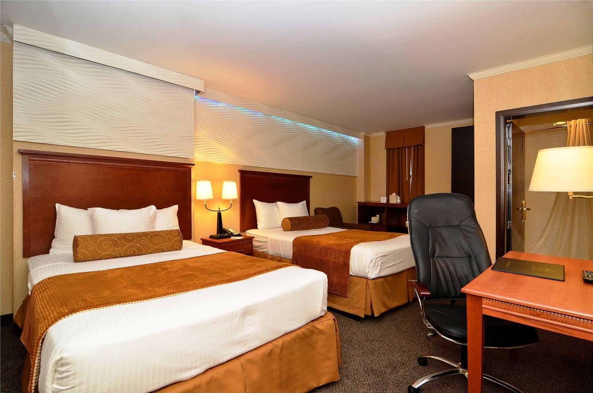 Hotel Envy Inner Harbor 3*